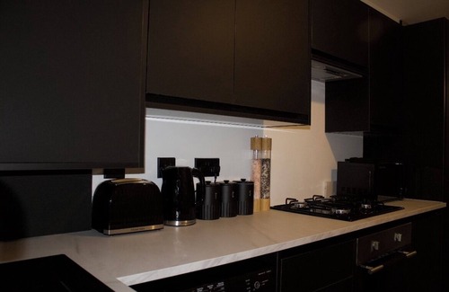 Mapperley House | 2 bed house free parking - discounts for contractors and long stays