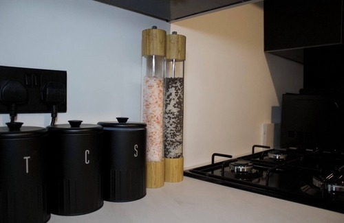 Mapperley House | 2 bed house free parking - discounts for contractors and long stays