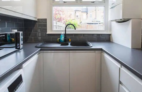 Crofton Park House | 2 bed house in Honor Oak South London | Pass The Keys