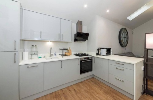 Reading House | 2-Bed House in Reading-Near town-Sleeps 4