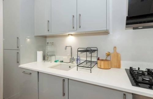 Reading House | 2-Bed House in Reading-Near town-Sleeps 4