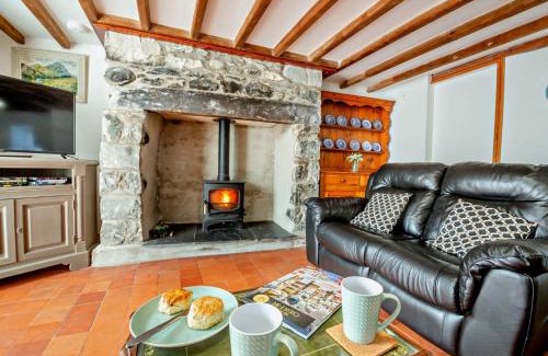 Dinas House | 2 Bed in Aberdesach 92082