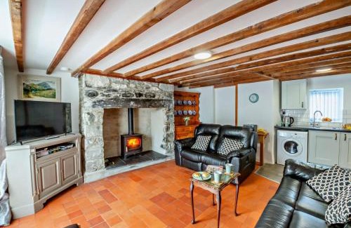 Dinas House | 2 Bed in Aberdesach 92082