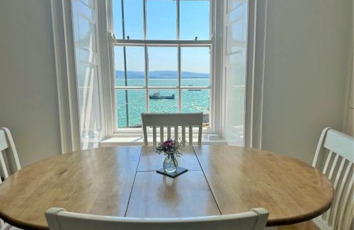 Aberdovey House | 2 Bed in Aberdovey DY004