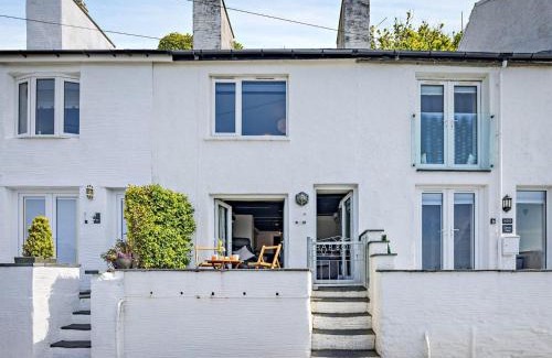Aberdovey House | 2 Bed in Aberdovey DY011