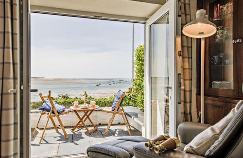Aberdovey House | 2 Bed in Aberdovey DY011