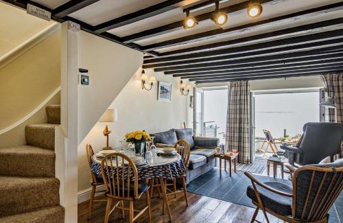 Aberdovey House | 2 Bed in Aberdovey DY011