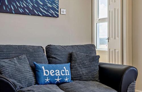 Aberdovey Apartment | 2 Bed in Aberdovey DY044