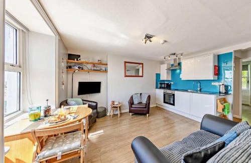 Aberdovey Apartment | 2 Bed in Aberdovey DY044
