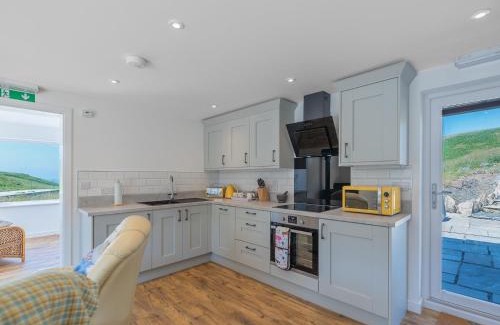 Aberdovey House | 2 Bed in Aberdovey DY049