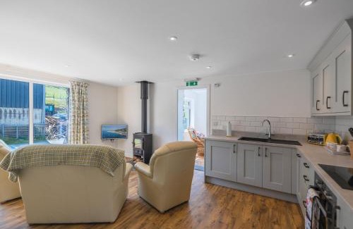 Aberdovey House | 2 Bed in Aberdovey DY049