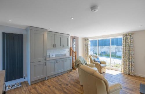 Aberdovey House | 2 Bed in Aberdovey DY049