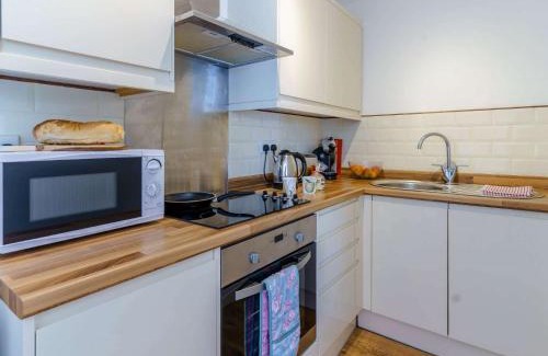Aberporth House | 2 Bed in Aberporth 1ml SW 79160