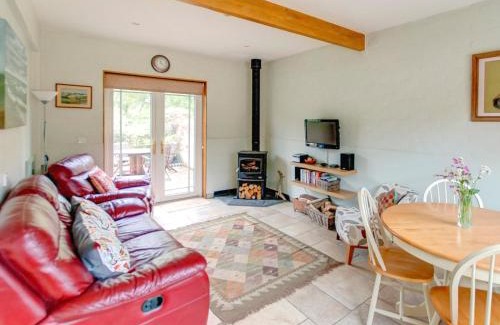 Sandown House | 2 Bed in Alverstone IC160