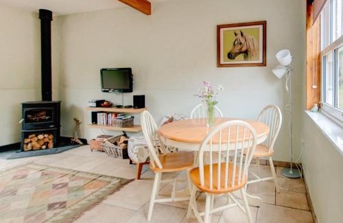 Sandown House | 2 Bed in Alverstone IC160