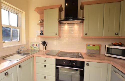 Sandown House | 2 Bed in Alverstone IC160
