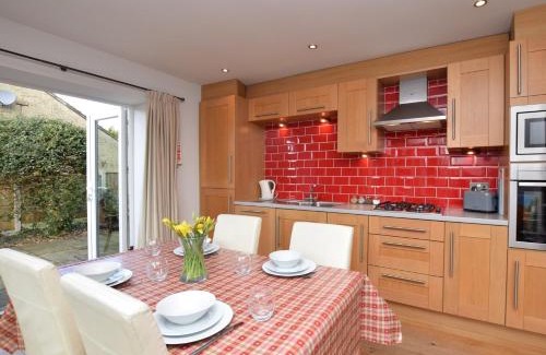 Bakewell House | 2 Bed in Bakewell PK841