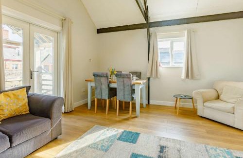 Kingswear House | 2 Bed in Barnstaple 09089