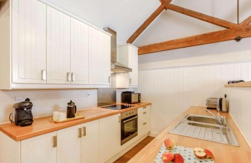 Kingswear House | 2 Bed in Barnstaple 09091