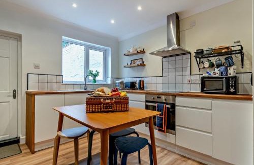 Beverley House | 2 Bed in Beverley 93219