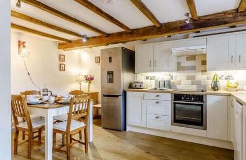 Brecon House | 2 Bed in Brecon BN310