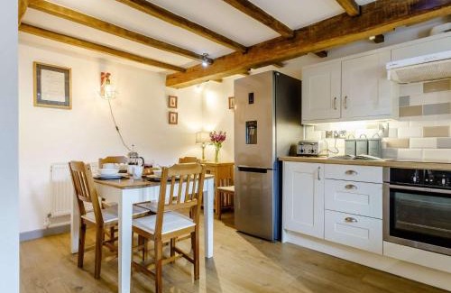 Brecon House | 2 Bed in Brecon BN310