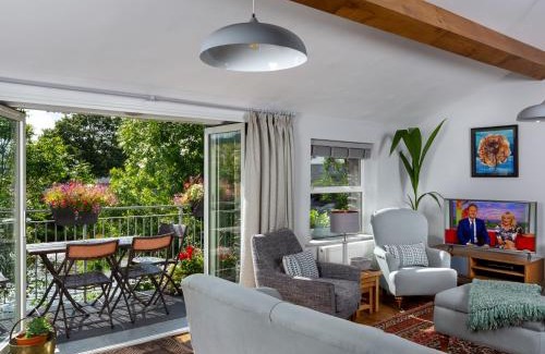 Brecon House | 2 Bed in Brecon Town BN140