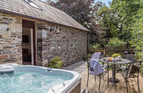 Callington House | 2 Bed in Callington TYLER
