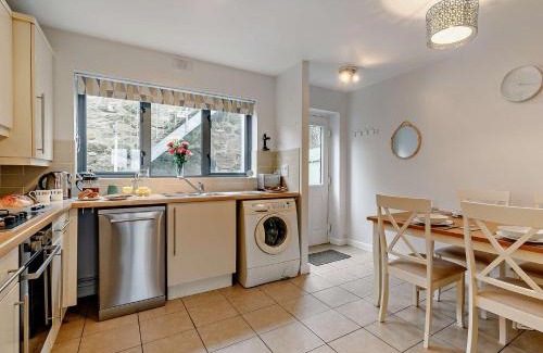 Charlestown House | 2 Bed in Charlestown 90410