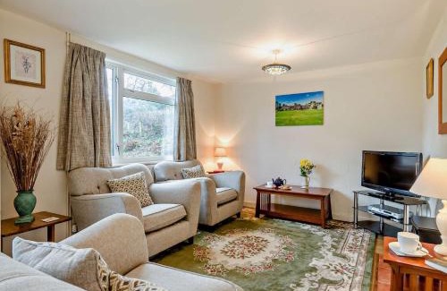 Axminster House | 2 Bed in Charmouth 50033