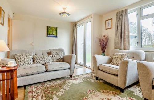 Axminster House | 2 Bed in Charmouth 50033