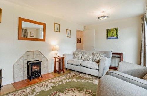 Axminster House | 2 Bed in Charmouth 50033