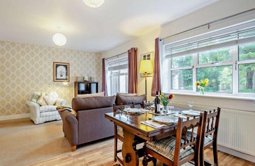 Mangotsfield House | 2 Bed in Cheltenham 49336