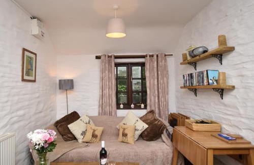Cardigan House | 2 Bed in Cilgerran FB173