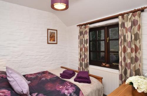 Cardigan House | 2 Bed in Cilgerran FB173