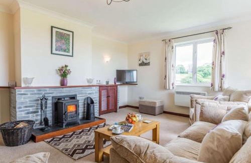 Constantine House | 2 Bed in Constantine TVEAN