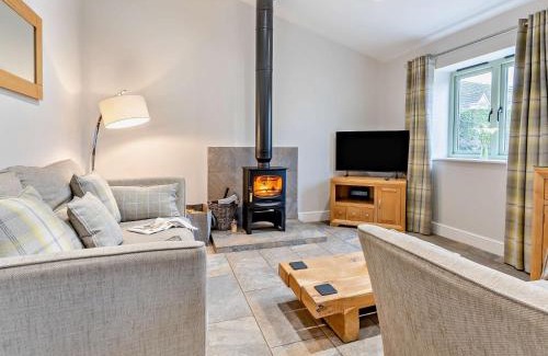 Pontypool House | 2 Bed in Croes-y-pant 58962