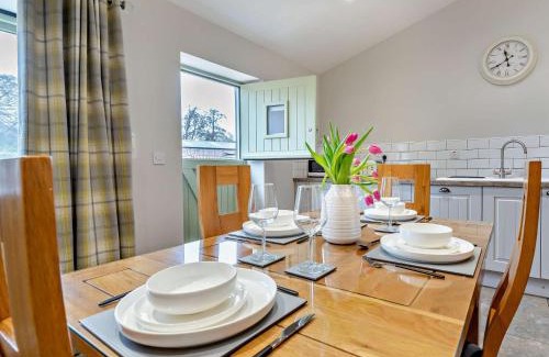 Pontypool House | 2 Bed in Croes-y-pant 58962
