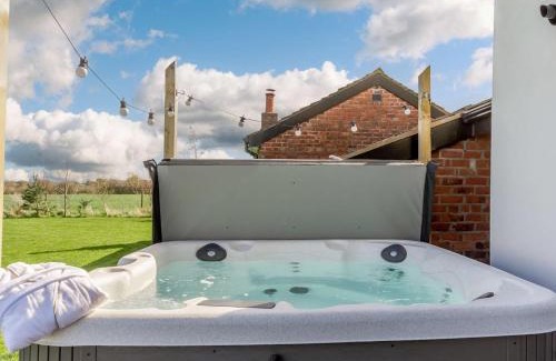 Ormskirk House | 2 Bed in Formby 90263
