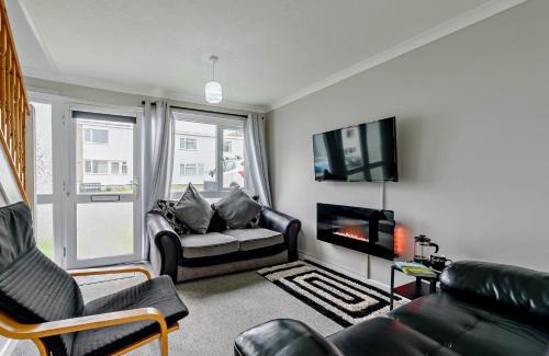 Pembroke House | 2 Bed in Freshwater East FB211