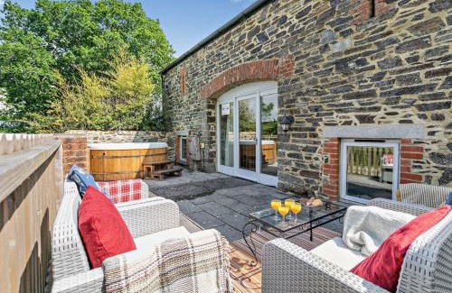 Launceston House | 2 Bed in Launceston 92551