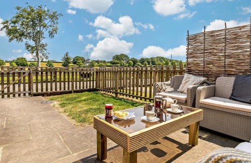 Launceston House | 2 Bed in Launceston 92552