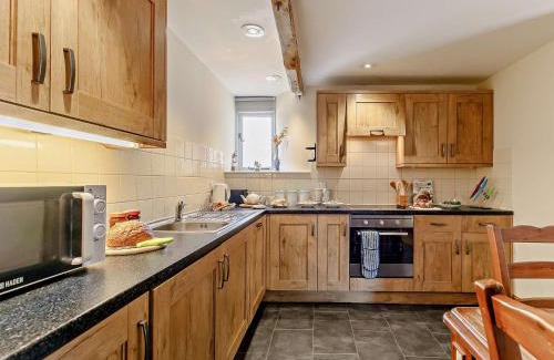 Launceston House | 2 Bed in Launceston 92552