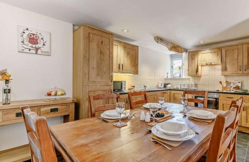 Launceston House | 2 Bed in Launceston 92552