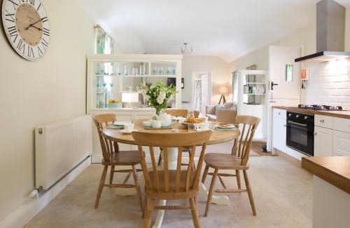 Saltmarshe House | 2 Bed in Howden G0104