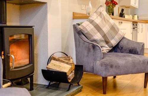 Keswick House | 2 Bed in Keswick SZ036