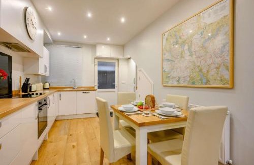 Keswick House | 2 Bed in Keswick SZ036