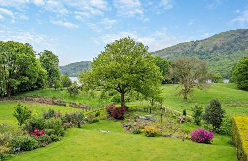 Lakeside House | 2 Bed in Lakeside 94926