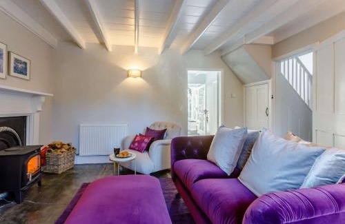 Launceston House | 2 Bed in Launceston 84660