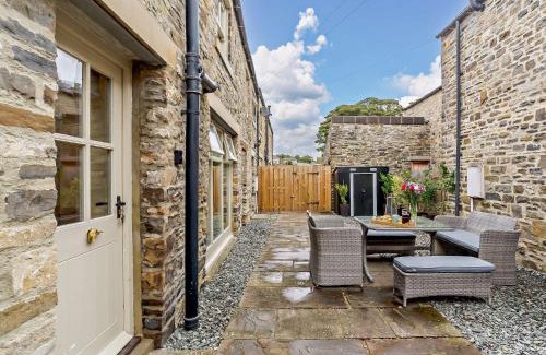 Leyburn House | 2 Bed in Leyburn 93162